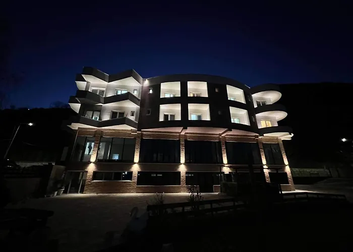 Hotel Demoli