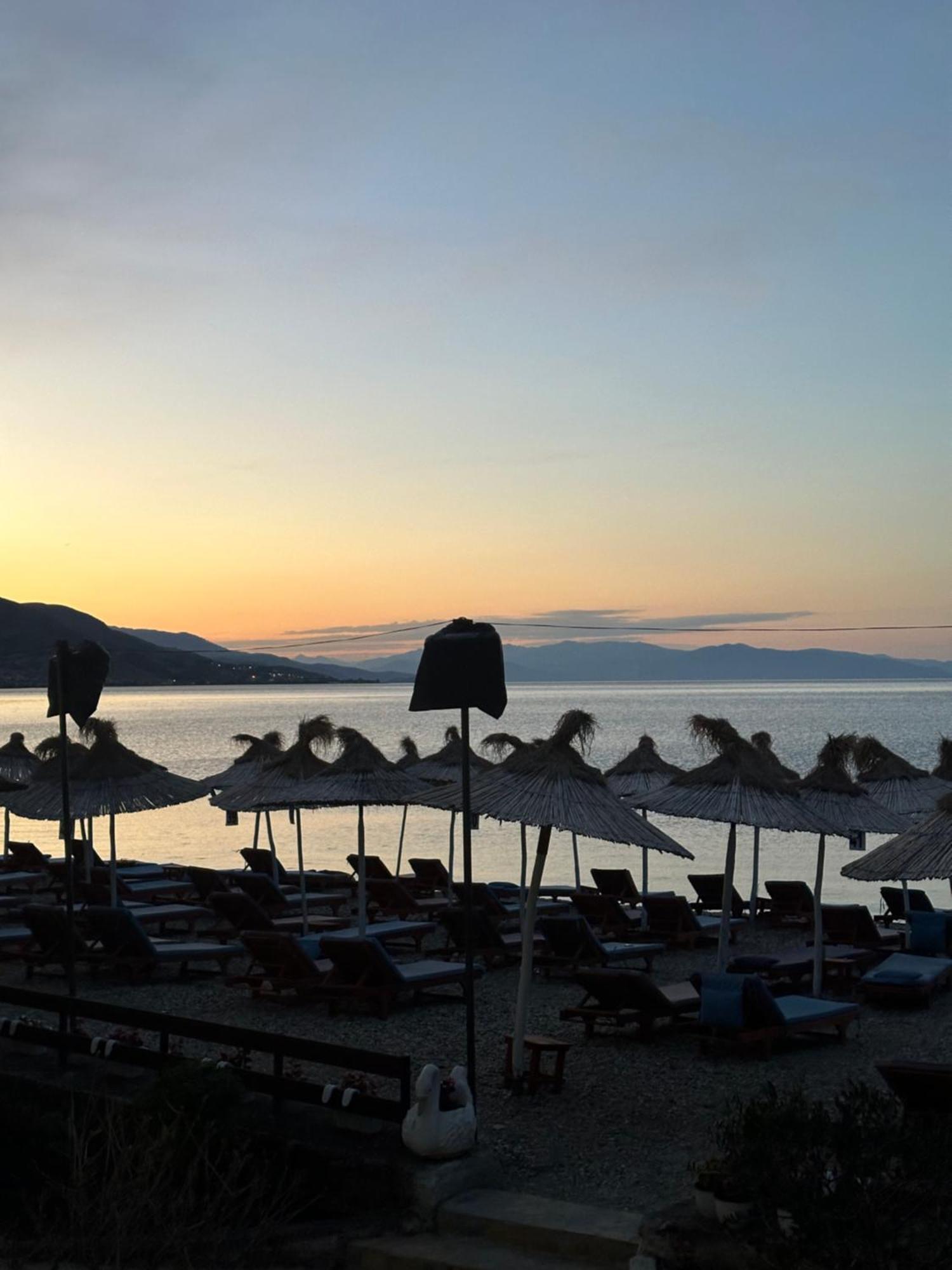Hotel Demoli *