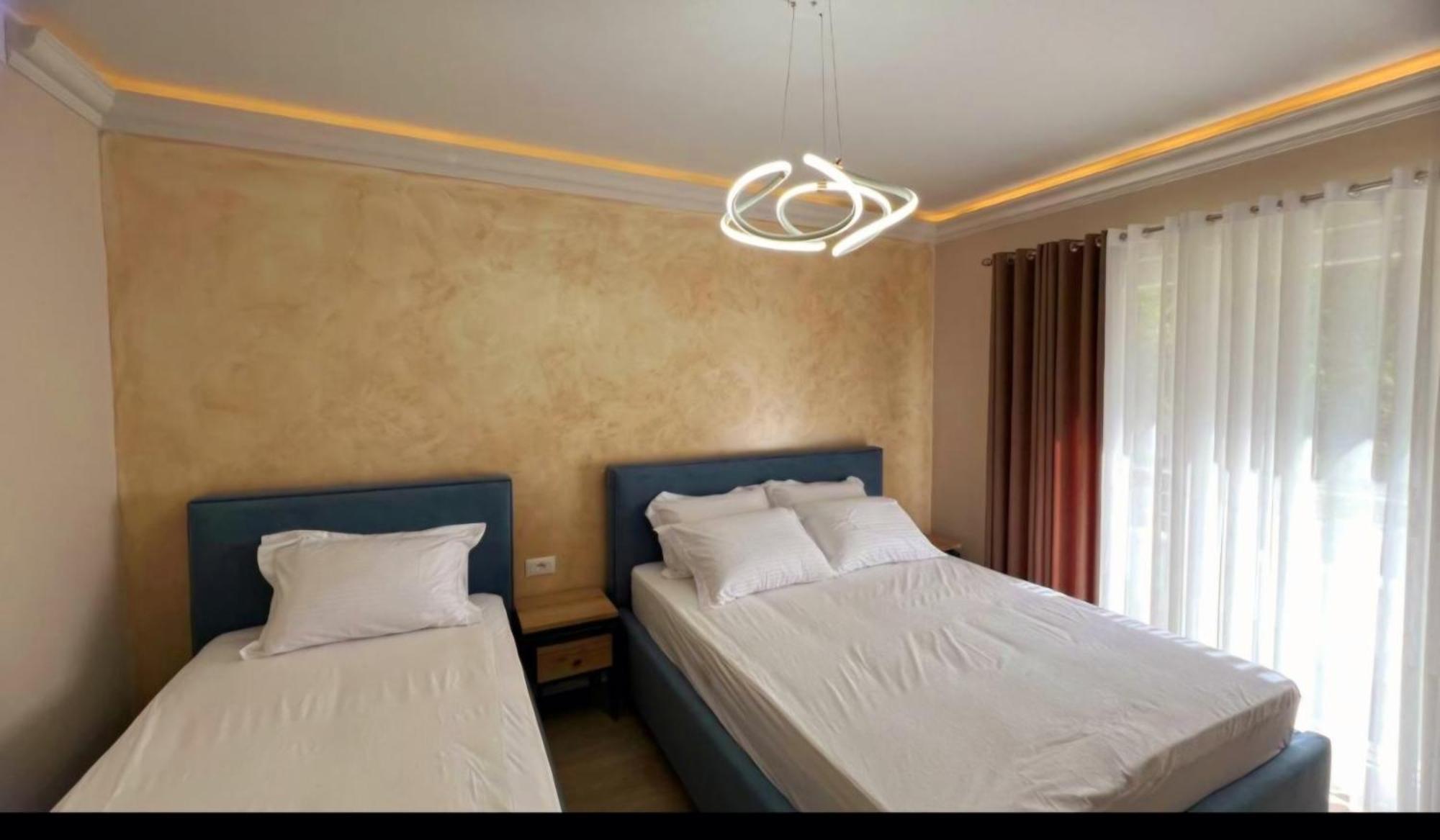 Demoli Hotel *