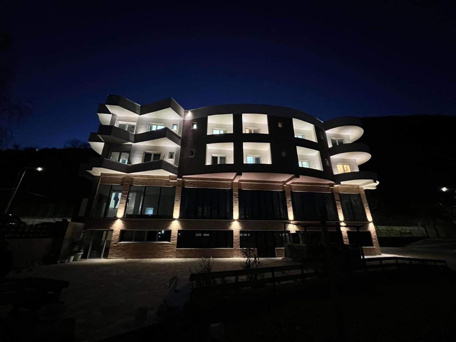 Demoli Hotel