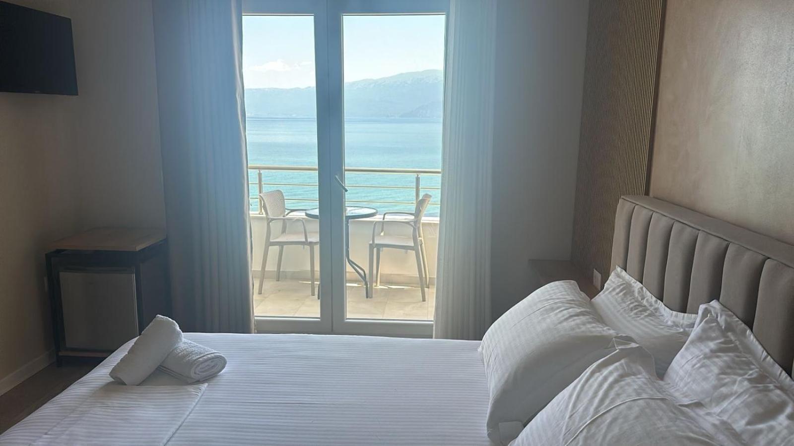 Demoli Hotel *